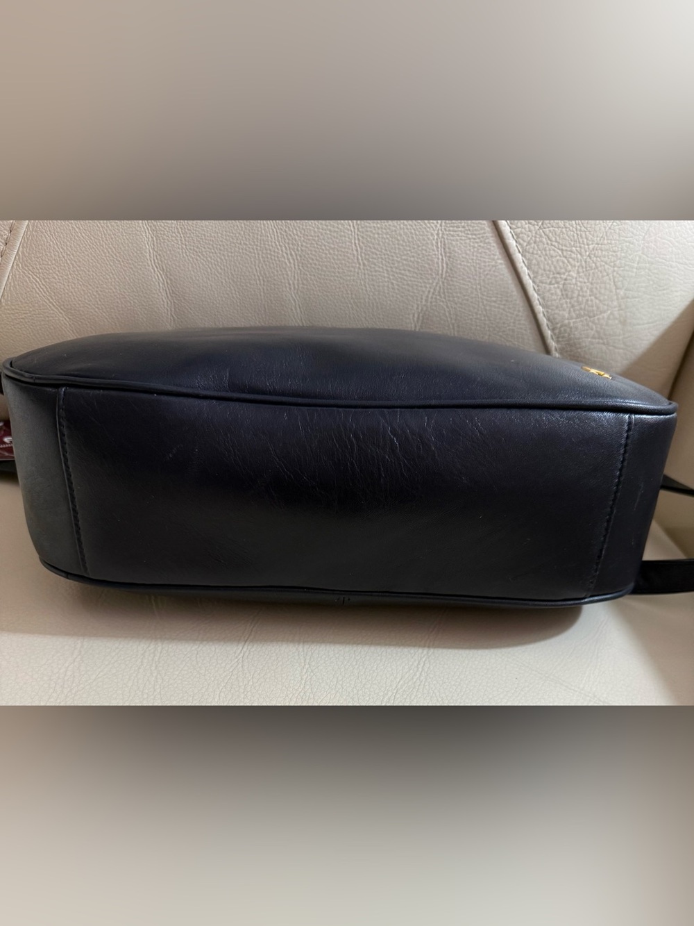 Classic Etienne Aigner Black Leather Shoulder Bag - Picture 4 of 10